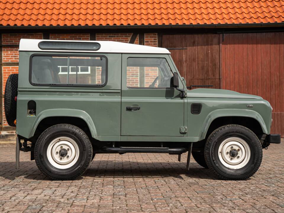 Image 11/42 of Land Rover Defender 90 (2015)