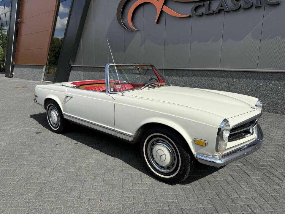 Immagine 8/50 di Mercedes-Benz 280 SL (1968)