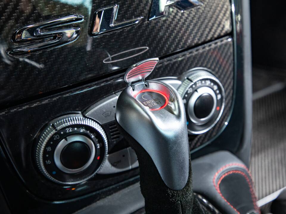 Image 17/25 of Mercedes-Benz SLR McLaren 722 (2006)