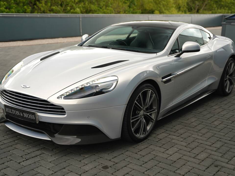 Image 26/50 of Aston Martin Vanquish (2014)