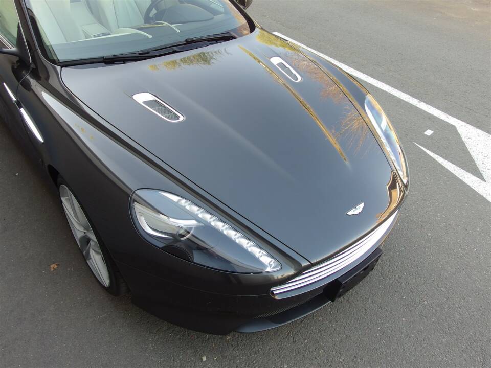 Immagine 11/97 di Aston Martin Virage (2011)