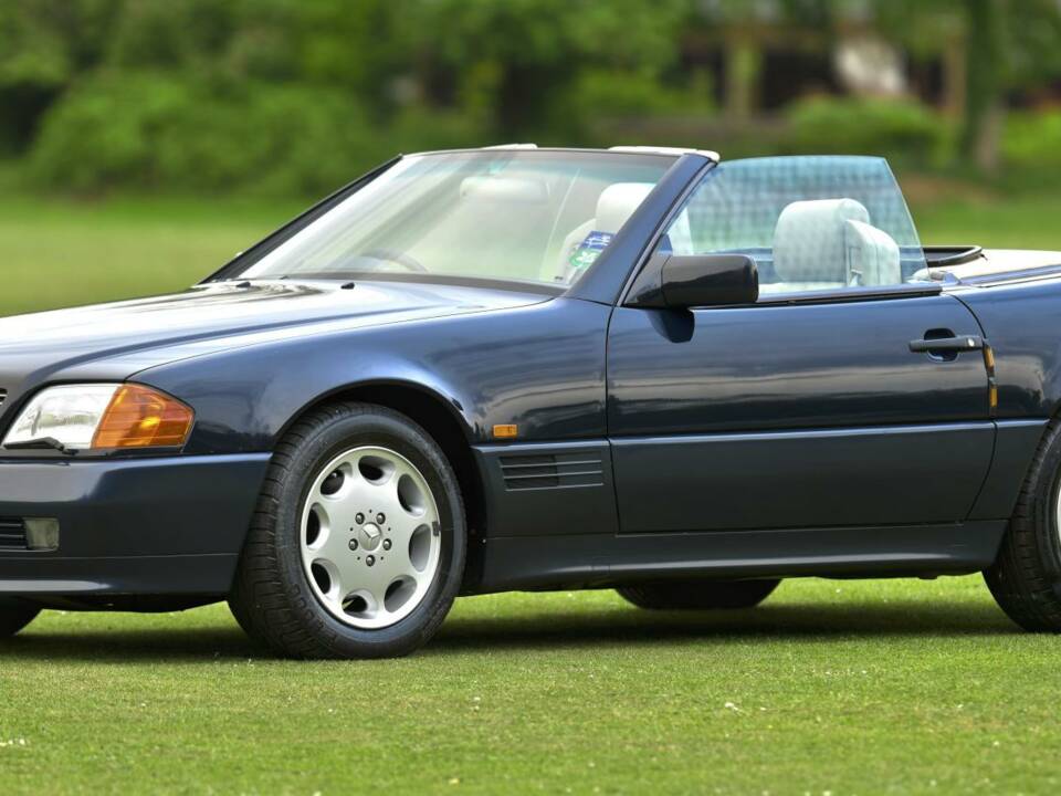 Image 2/50 of Mercedes-Benz SL 500 (1995)