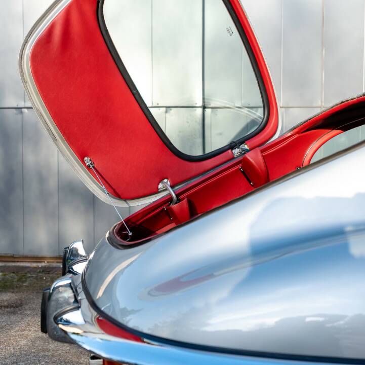 Bild 34/50 von Jaguar E-Type V12 (2+2) (1971)