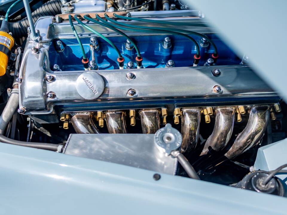 Image 47/50 of Jaguar XK 140 FHC (1955)
