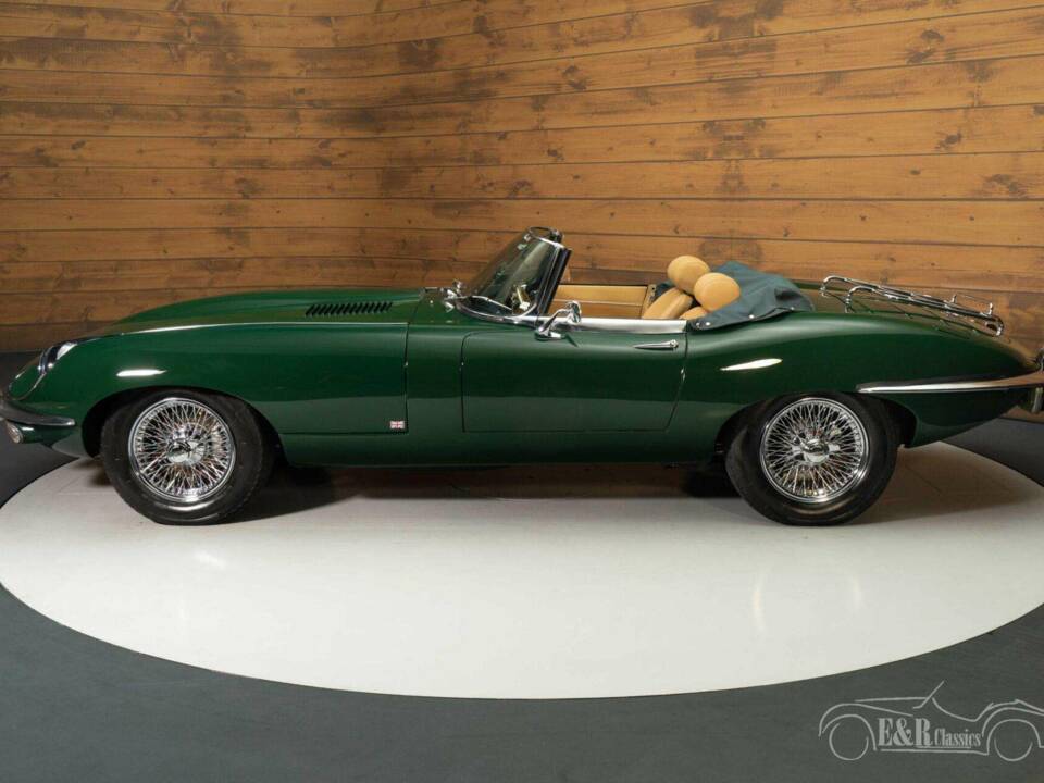 Image 6/19 of Jaguar E-Type (1970)