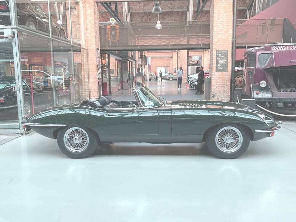 Image 10/29 of Jaguar E-Type (1969)
