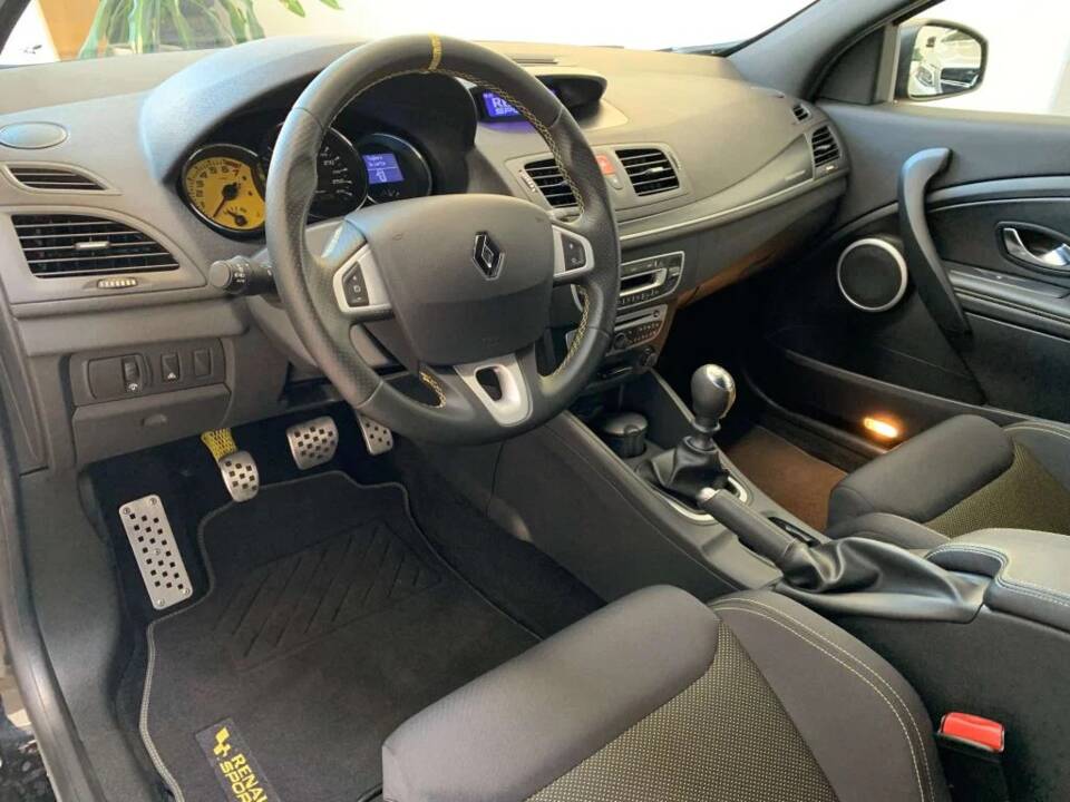 Immagine 20/43 di Renault Mégane RS (2011)