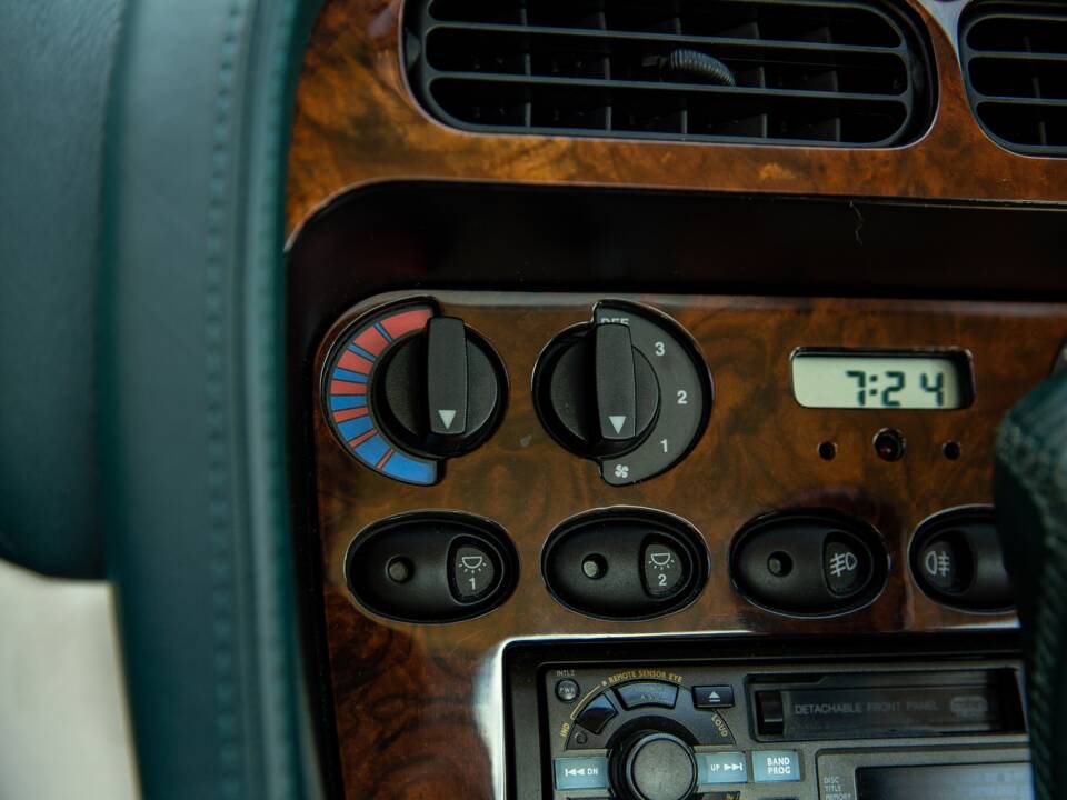 Bild 30/43 von Aston Martin DB 7 (1998)