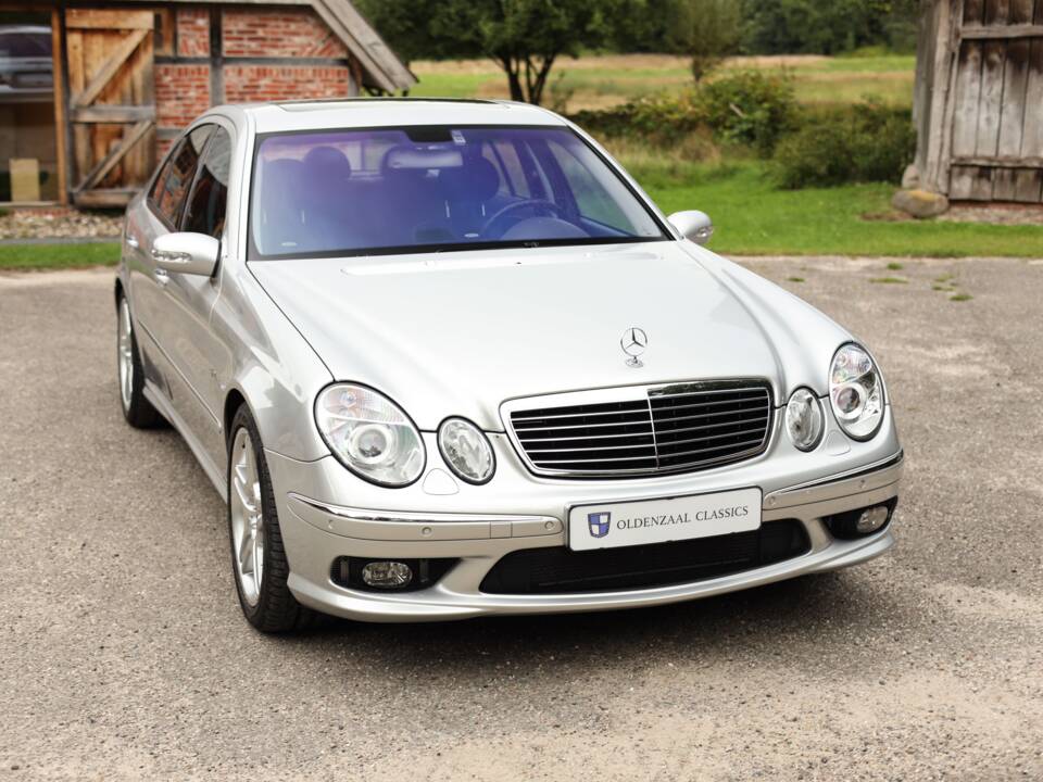 Image 7/72 of Mercedes-Benz E 55 AMG (2002)