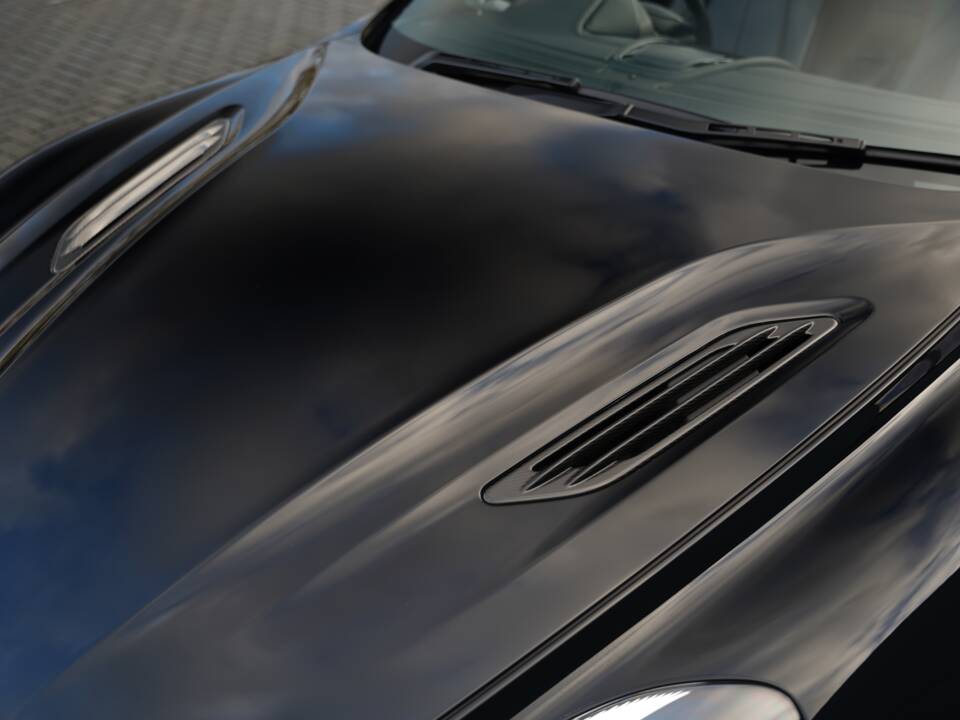Image 38/50 of Aston Martin Vanquish S Volante (2018)