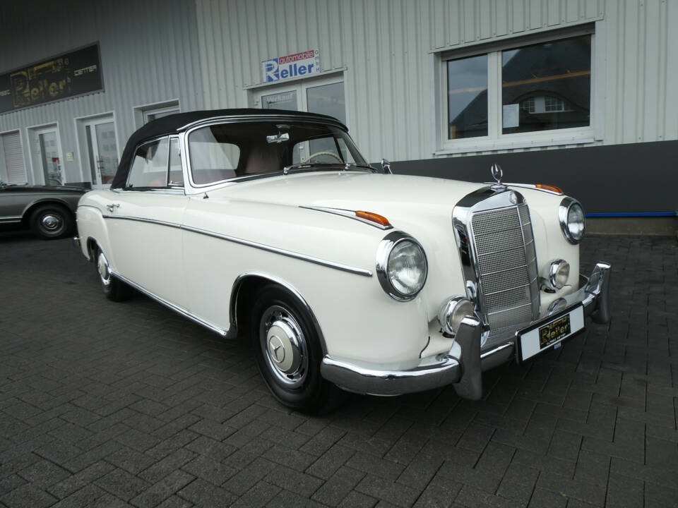 Immagine 1/29 di Mercedes-Benz 220 SE Cabriolet (1960)