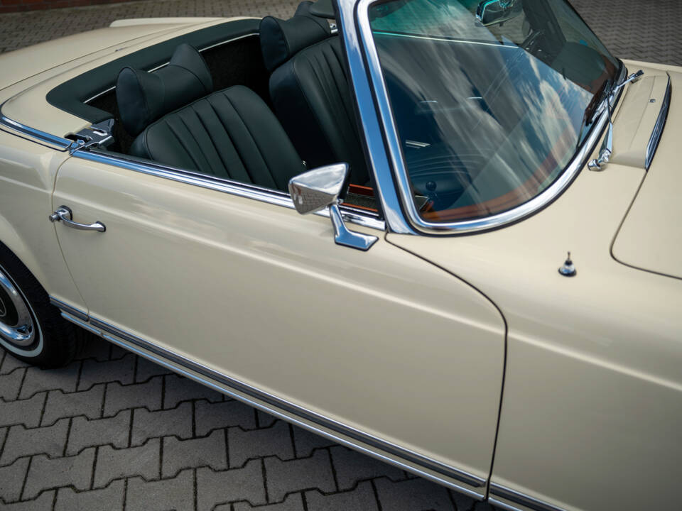 Image 16/97 of Mercedes-Benz 280 SL (1969)