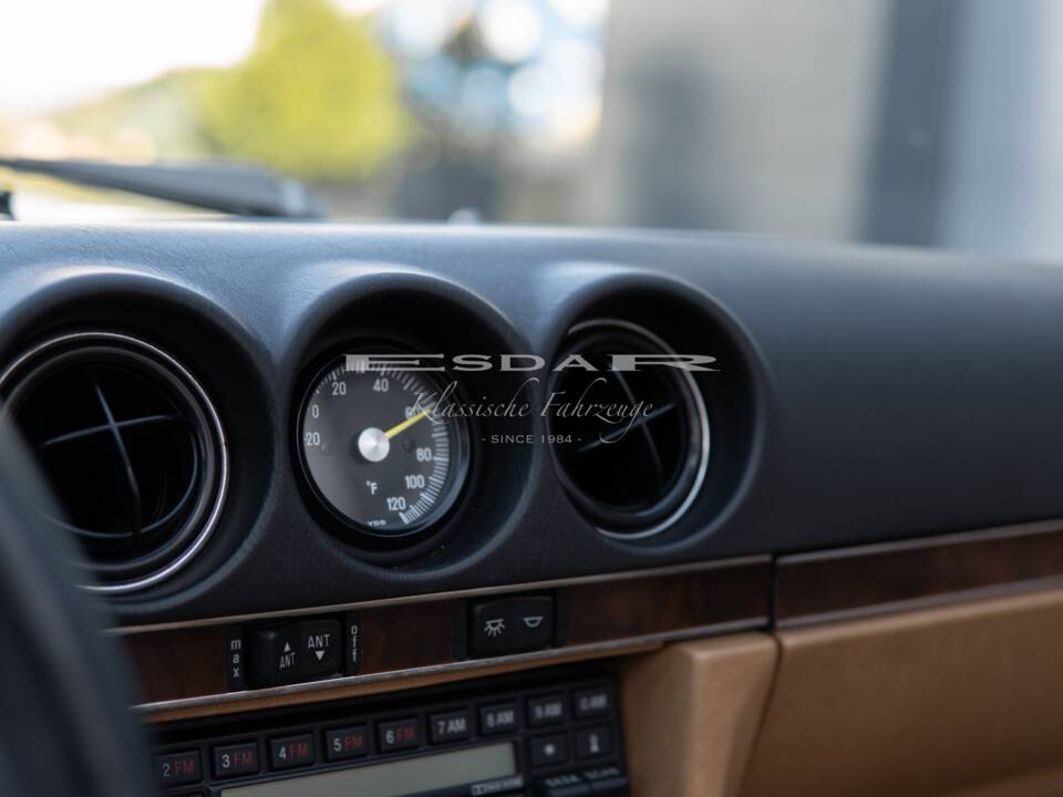 Image 29/37 of Mercedes-Benz 560 SL (1989)