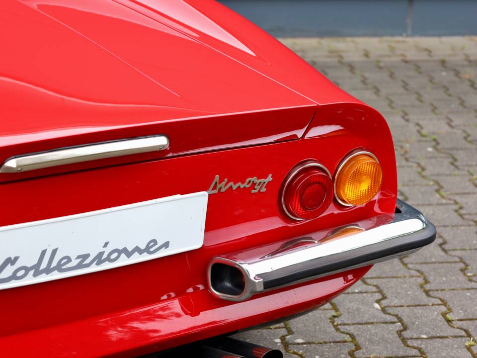 Image 18/24 de Ferrari Dino 246 GT (1973)