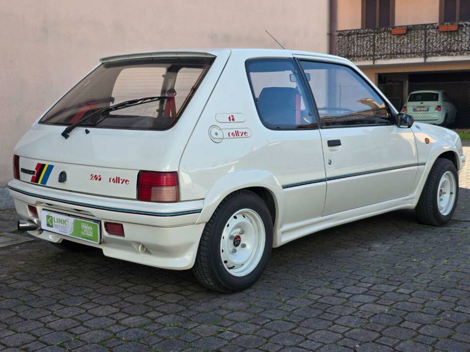 Imagen 3/25 de Peugeot 205 Rallye 1.3 (1991)