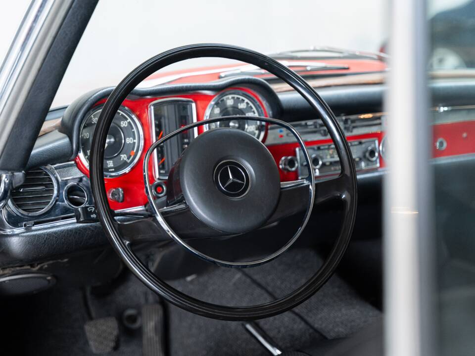 Image 10/35 of Mercedes-Benz 280 SL (1970)