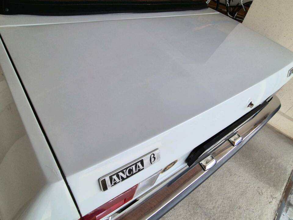 Image 44/66 de Lancia Beta Spider 2000 (1978)