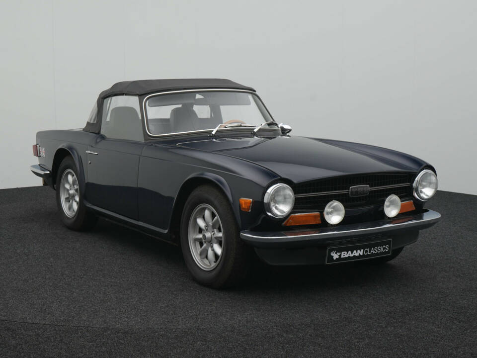 Image 2/33 of Triumph TR 6 (1969)