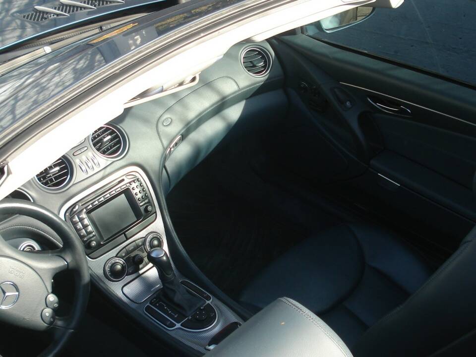 Image 21/26 de Mercedes-Benz SL 350 (2004)