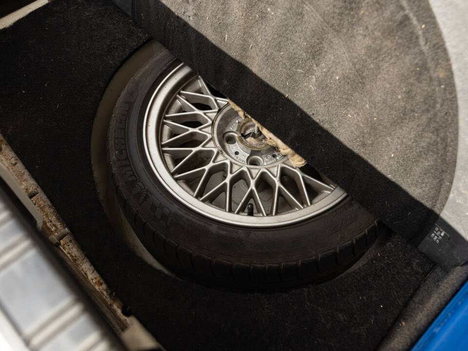 Afbeelding 40/48 van BMW 325i (1990)