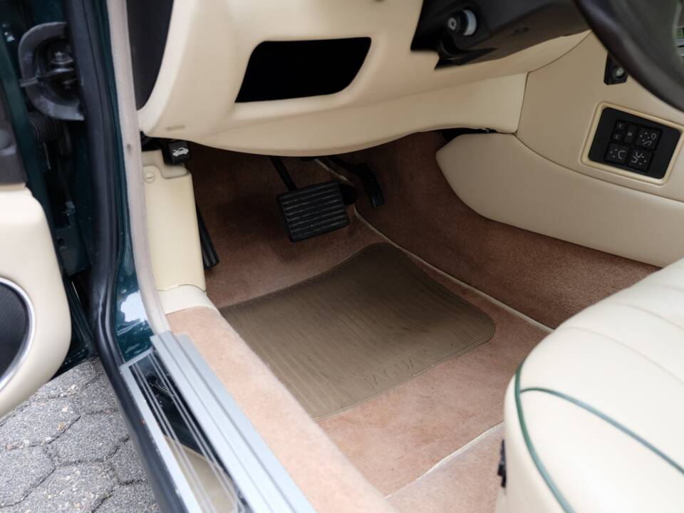 Image 42/77 de Jaguar XJ 40 (XJ-R) (1993)