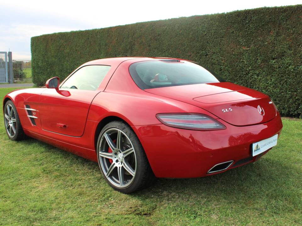 Image 4/57 of Mercedes-Benz SLS AMG (2010)