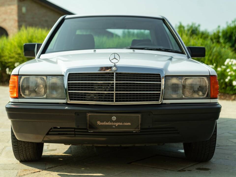 Image 11/45 of Mercedes-Benz 190 E (1987)