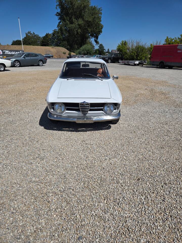 Image 2/84 of Alfa Romeo Giulia GT 1300 Junior (1968)
