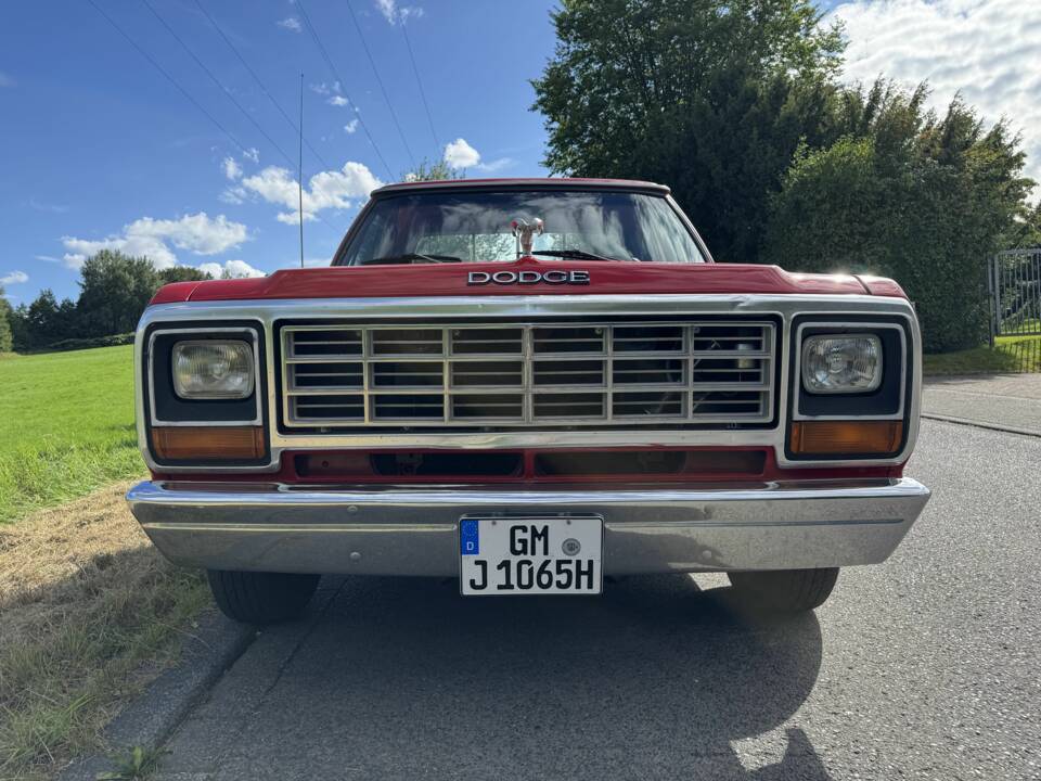 Bild 2/17 von Dodge D 150 Sweptline (1983)