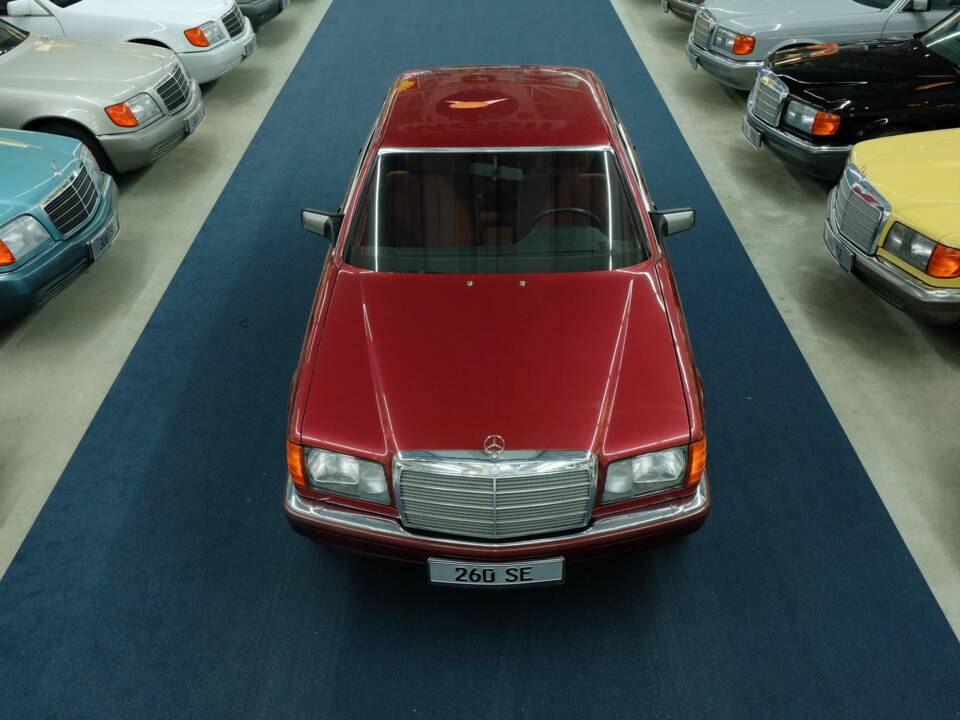 Bild 2/50 von Mercedes-Benz 260 SE (1990)