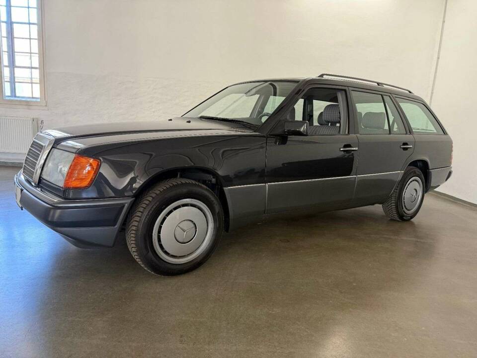 Image 3/43 of Mercedes-Benz 230 TE (1992)