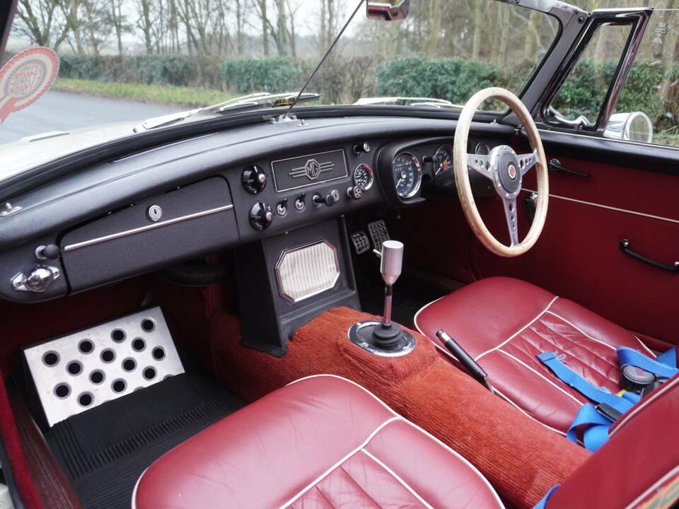 Image 11/17 de MG MGB (1964)