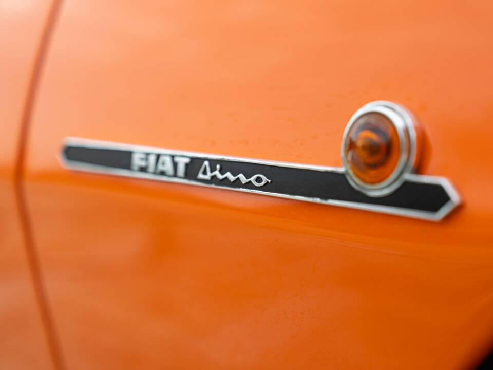Image 33/50 of FIAT Dino 2400 Spider (1972)