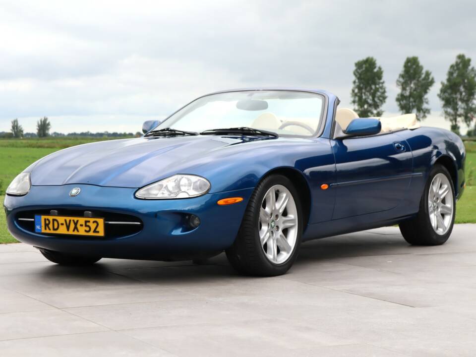 Image 5/50 de Jaguar XK8 4.0 (1997)