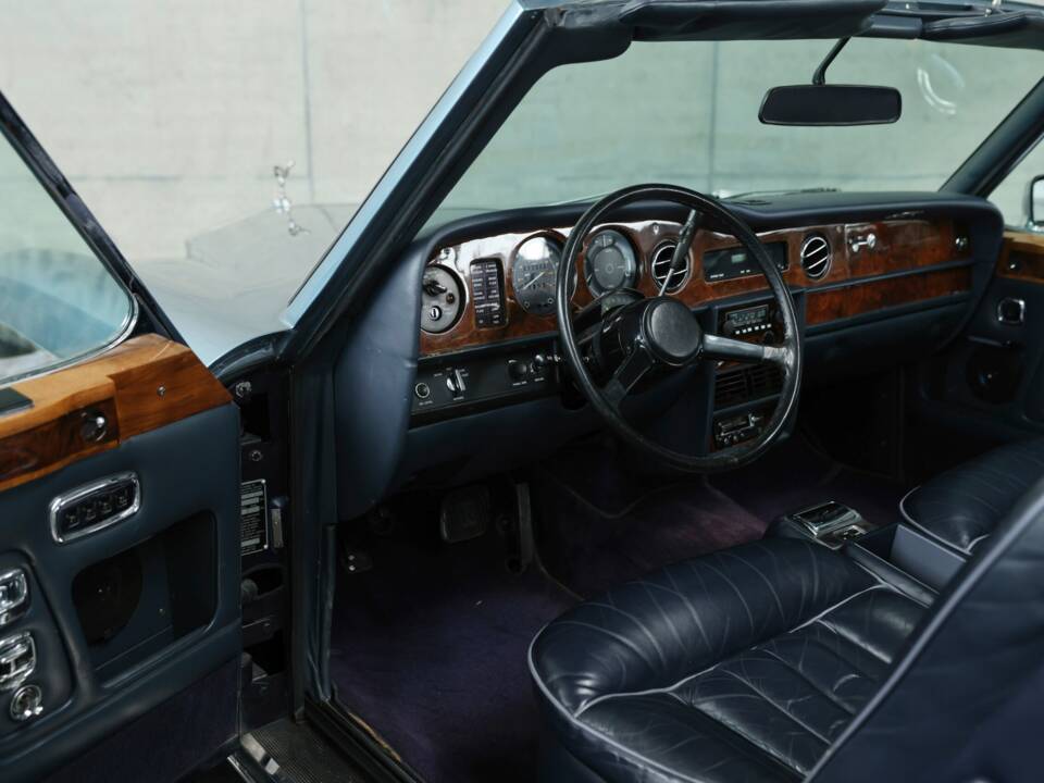 Image 17/48 of Rolls-Royce Corniche I (1980)