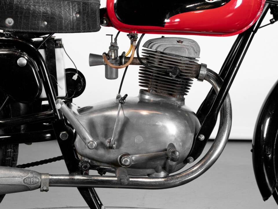 Bild 30/50 von Gilera 150 Sport (1954)