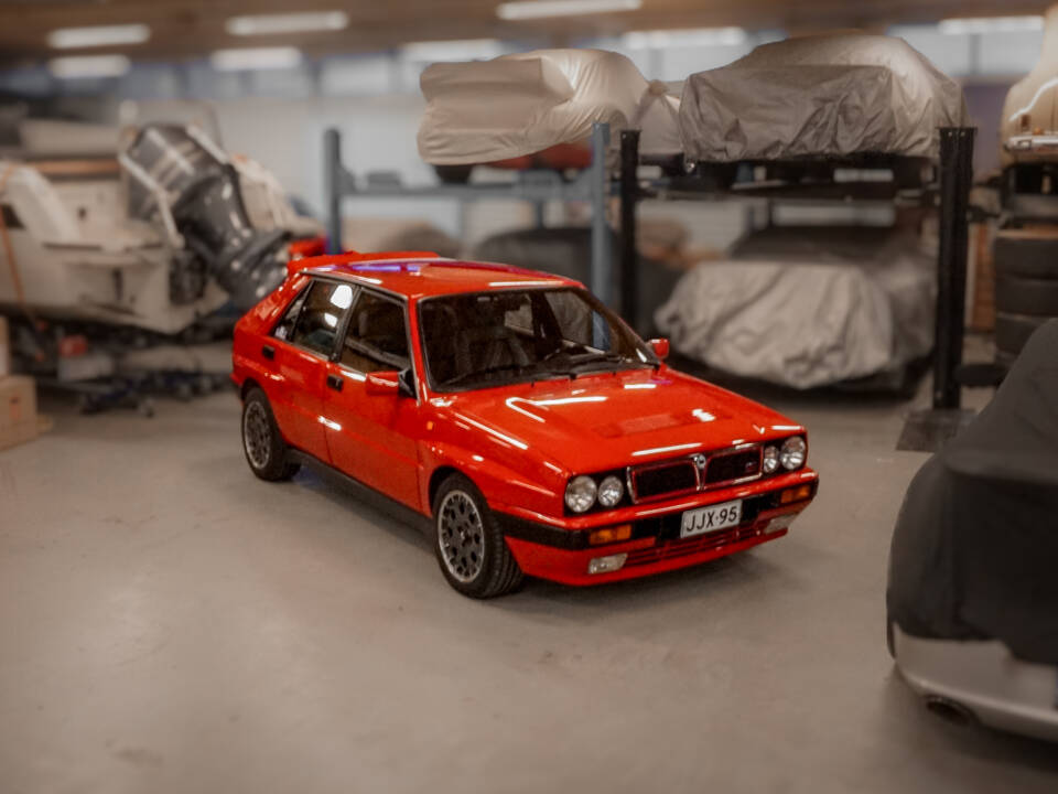 Image 2/85 of Lancia Delta HF Integrale 16V (1990)