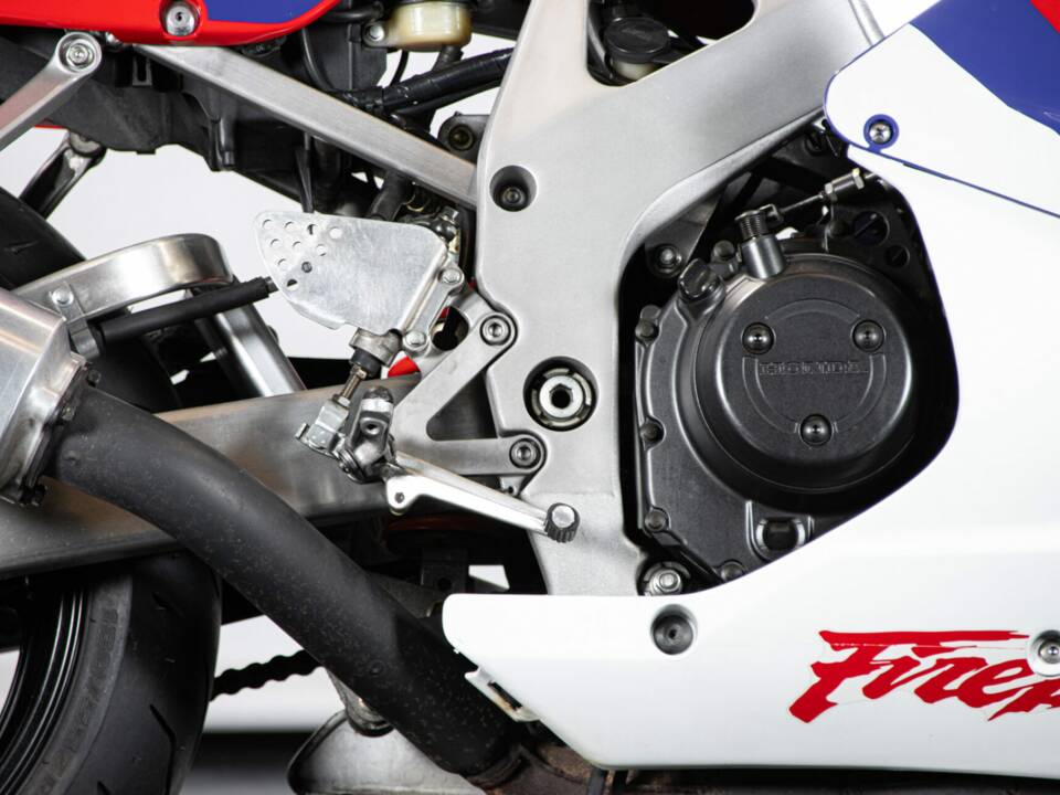 Immagine 25/50 di Honda CBR 900RR Fireblade (1996)