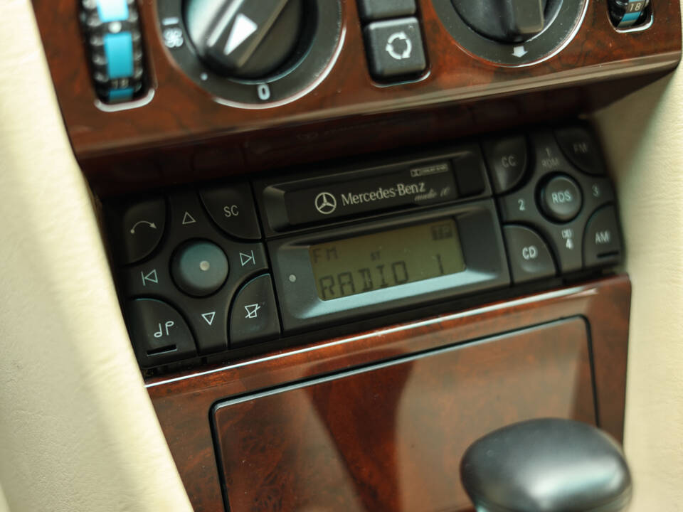 Imagen 14/74 de Mercedes-Benz E 320 (1994)