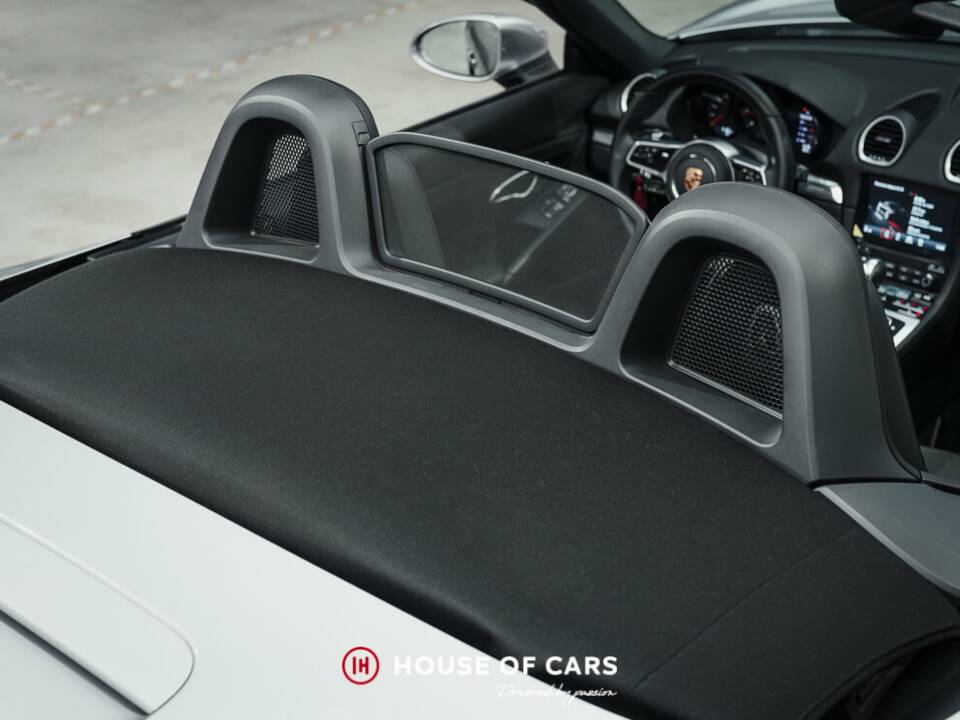 Image 15/25 of Porsche 718 Boxster (2023)