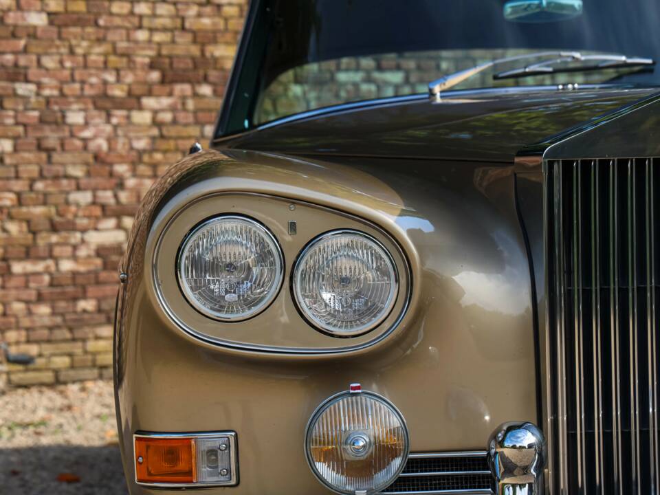 Image 31/50 of Rolls-Royce Silver Cloud III "Chinese Eyes" (1965)
