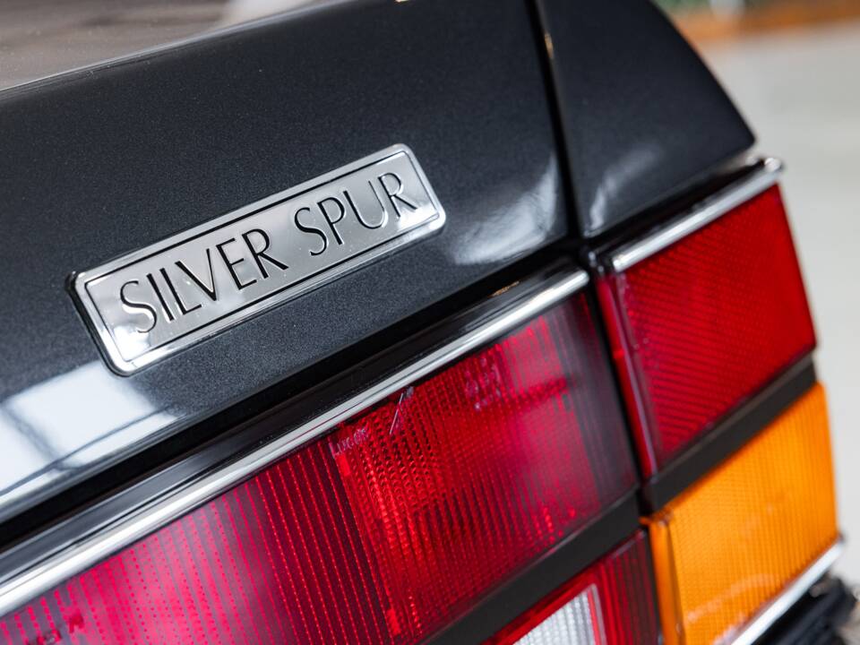 Image 29/32 de Rolls-Royce New Silver Spur (1996)