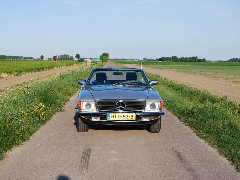 Image 29/87 of Mercedes-Benz 280 SL (1982)