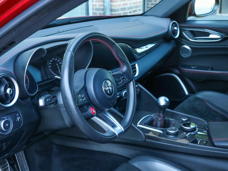 Bild 13/50 von Alfa Romeo Giulia Quadrifoglio (2017)