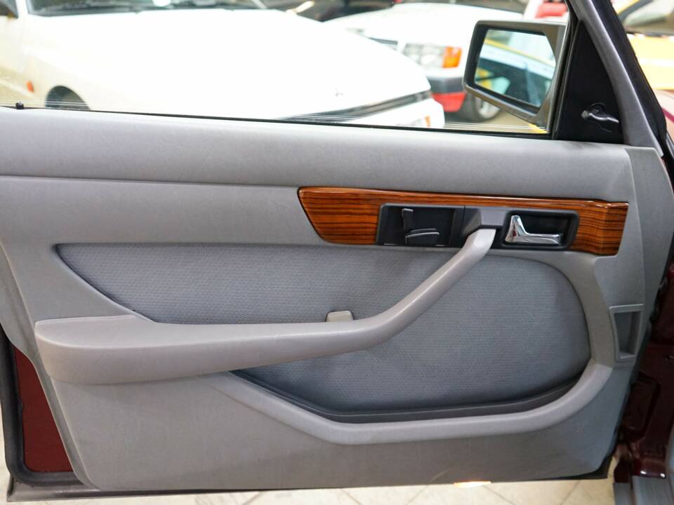 Immagine 33/42 di Mercedes-Benz 500 SEL (1982)