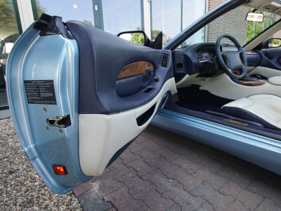Image 24/50 of Aston Martin DB 7 Vantage Volante (2000)