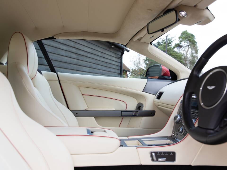 Afbeelding 63/81 van Aston Martin DB 9 Volante (2015)