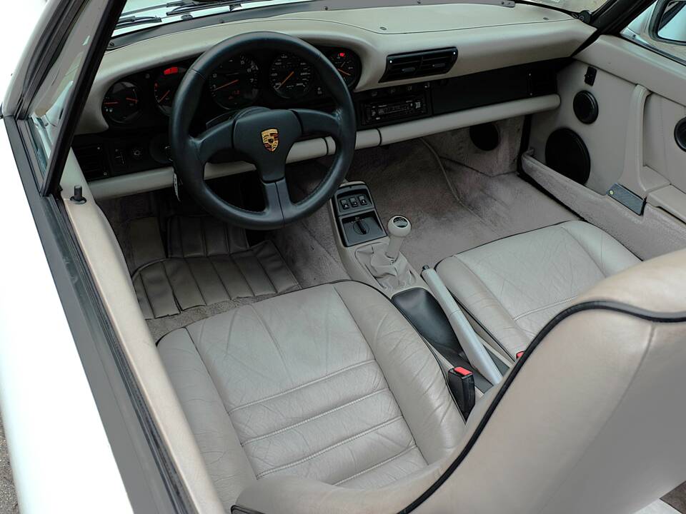 Afbeelding 21/59 van Porsche 911 Carrera 2 (1991)