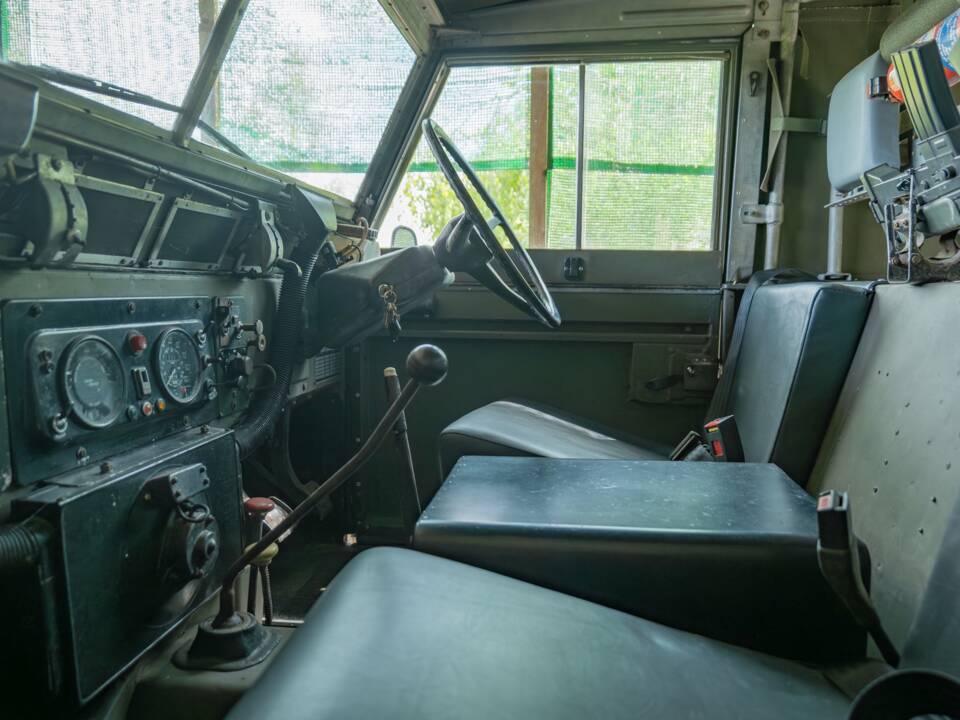 Image 2/50 de Land Rover 88 (1974)