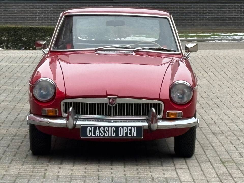 Image 2/23 of MG MGB GT (1968)